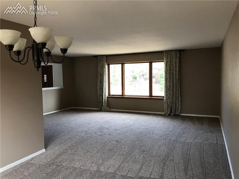 725 Allegheny Dr, Colorado Springs, CO 80919