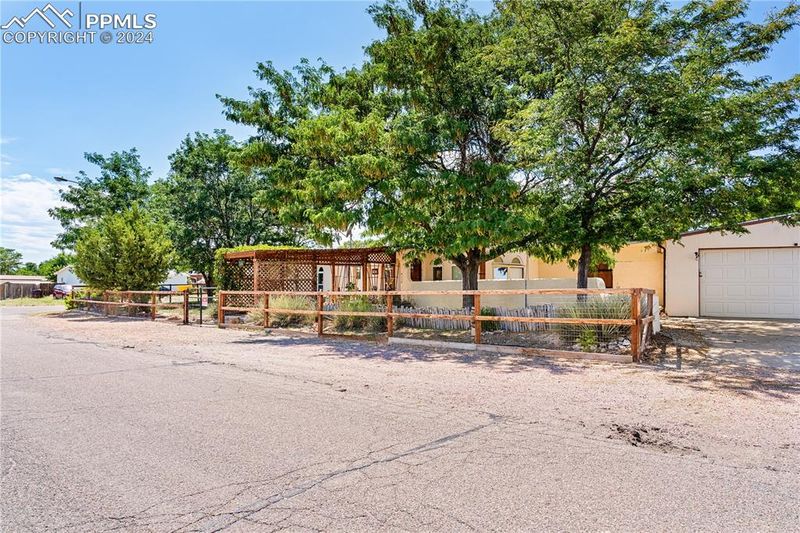 725 S David Dr, Pueblo, CO 81007