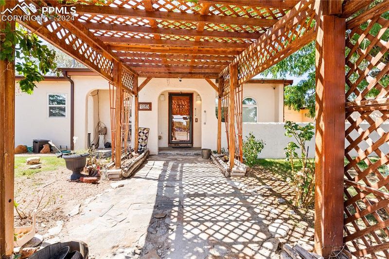 725 S David Dr, Pueblo, CO 81007