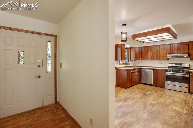 725 Sunnywood Loop, Woodland Park, CO 80863