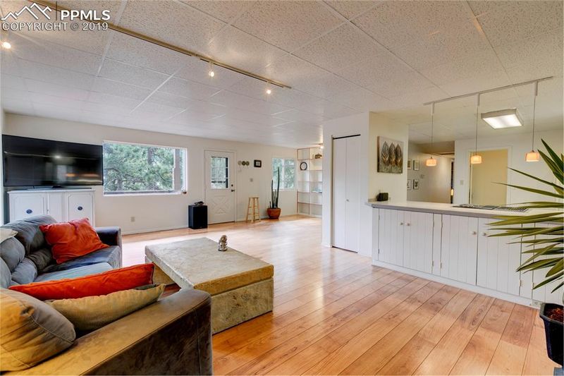 7265 Myrtle St, Green Mountain Falls, CO 80819