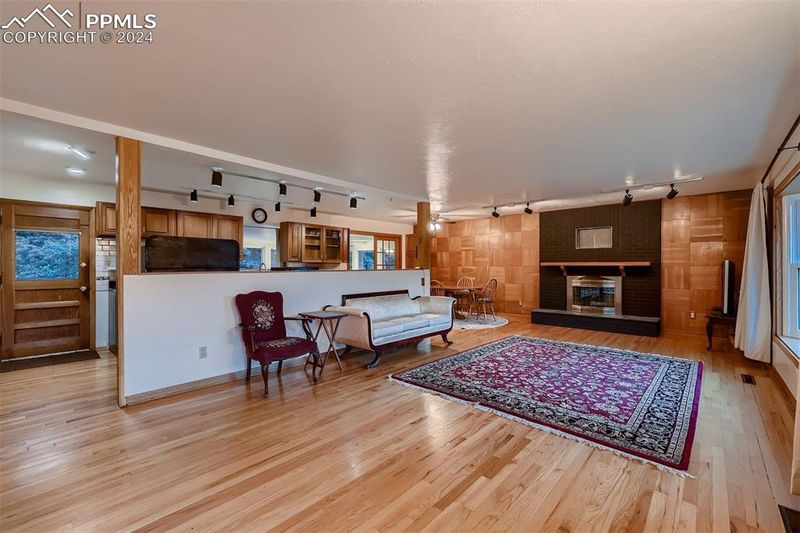 729 Panorama Dr, Colorado Springs, CO 80904