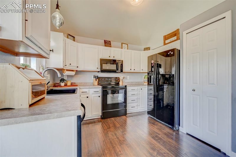 7302 Sue Ln, Colorado Springs, CO 80925