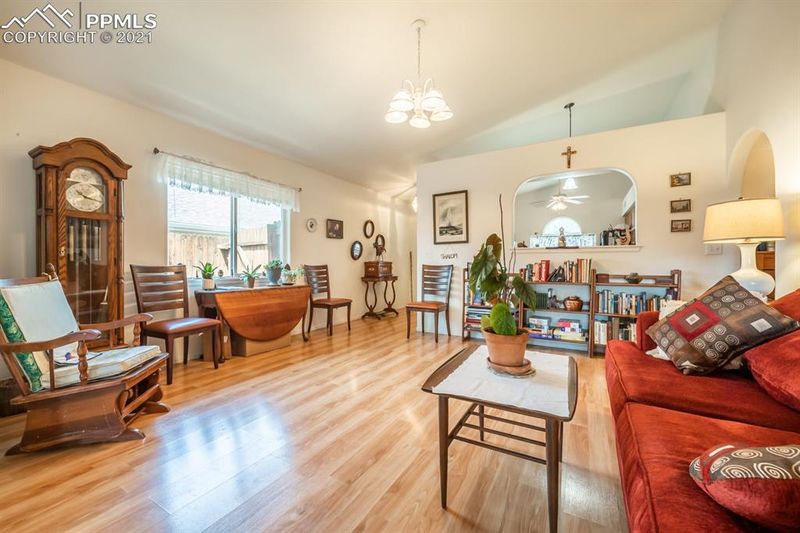 731 Ardath Ln, Pueblo, CO 81005