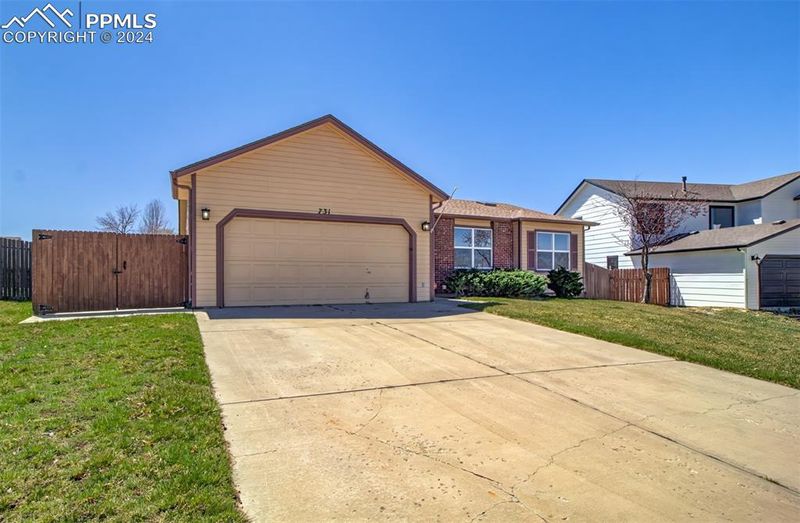 731 Foxwood Dr, Colorado Springs, CO 80911