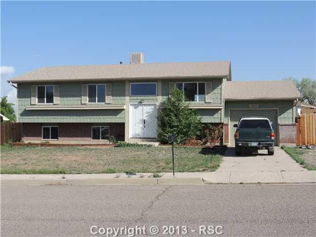 7332 Colonial Dr, Fountain, CO 80817