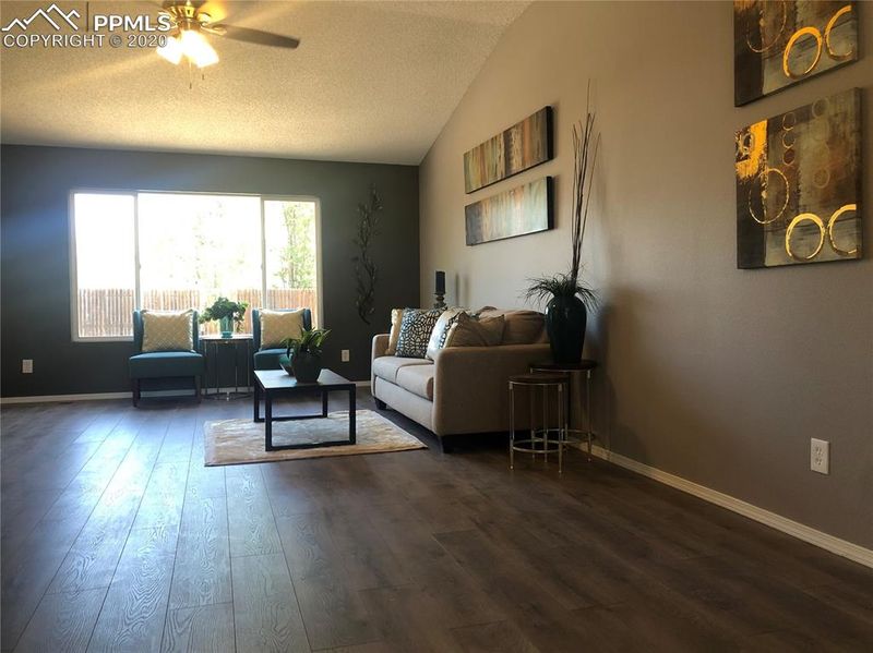 735 Riverview Ln, Colorado Springs, CO 80916