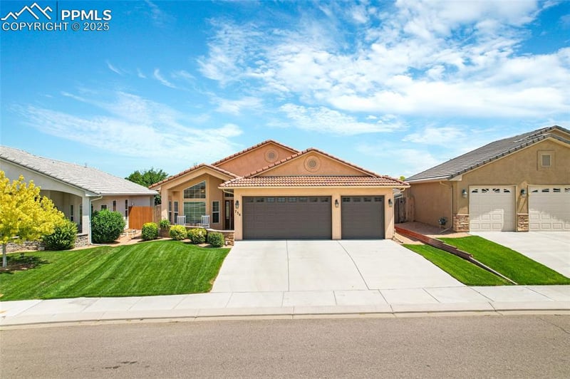 736 Aspencrest Dr, Pueblo, CO 81005