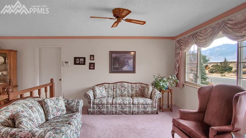 737 Crown Ridge Dr, Colorado Springs, CO 80904