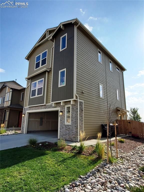 737 Grissom Dr, Colorado Springs, CO 80915