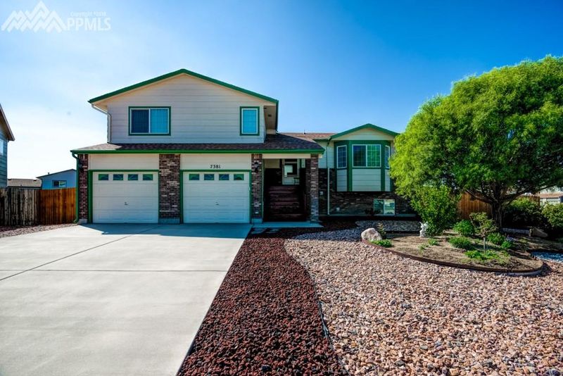 7381 Sue Ln, Colorado Springs, CO 80925