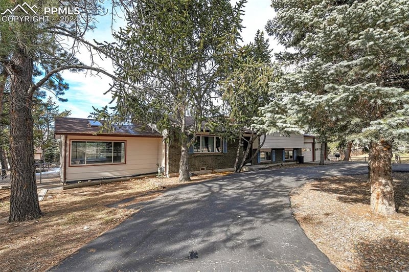 7386 Bell Dr, Colorado Springs, CO 80920
