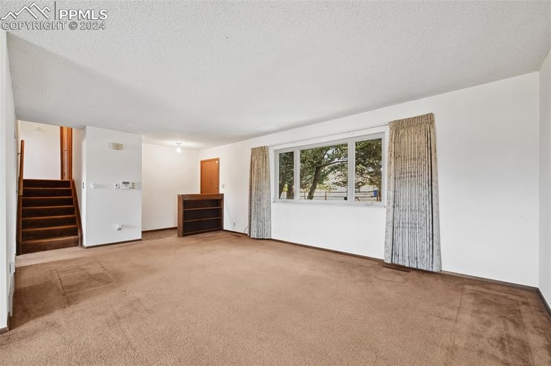 7386 Bell Dr, Colorado Springs, CO 80920
