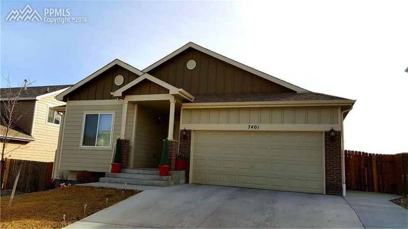 7401 Willowdale Dr, Fountain, CO 80817