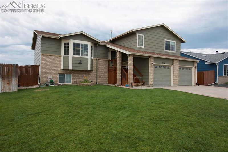7406 Sue Ln, Colorado Springs, CO 80925