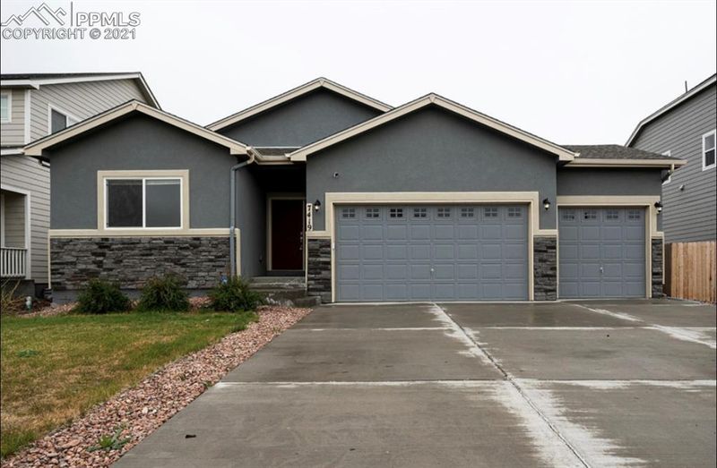 7419 Peachleaf Dr, Colorado Springs, CO 80925