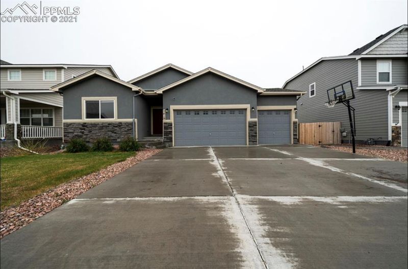 7419 Peachleaf Dr, Colorado Springs, CO 80925