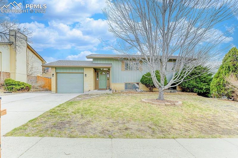 7420 Colonial Dr, Fountain, CO 80817