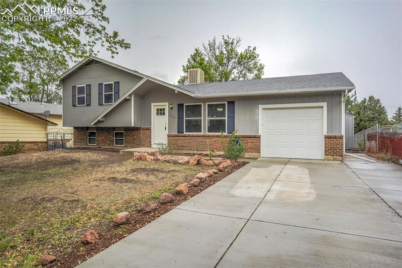 7422 Colonial Ln, Fountain, CO 80817
