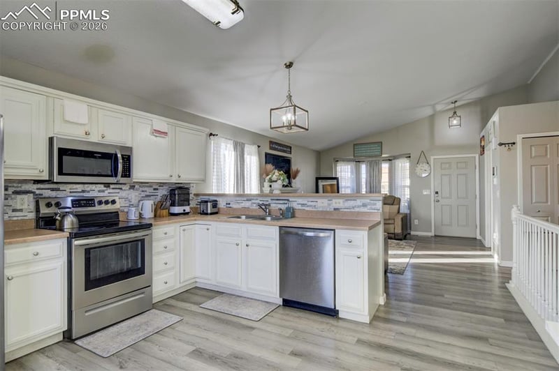 7428 Coral Ridge Dr, Colorado Springs, CO 80925