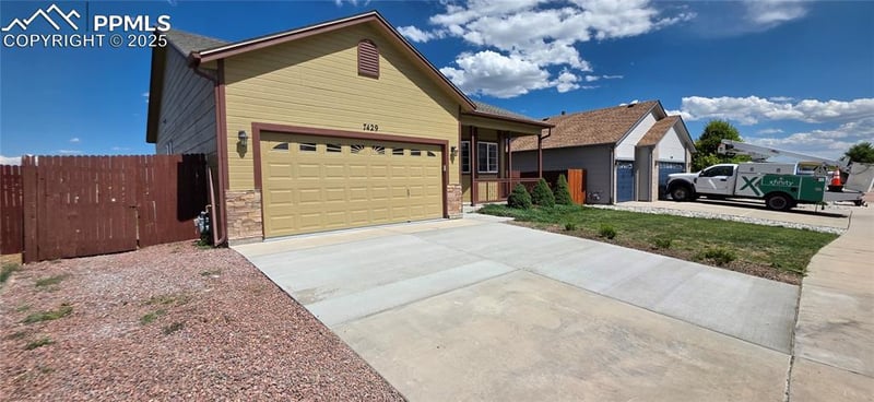 7429 Sun Prairie Dr, Colorado Springs, CO 80925