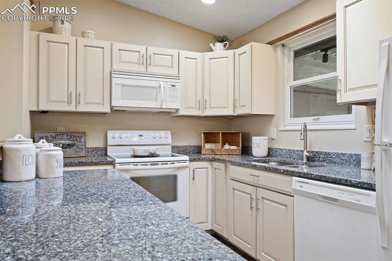 7430 Painted Rock Dr, Colorado Springs, CO 80911