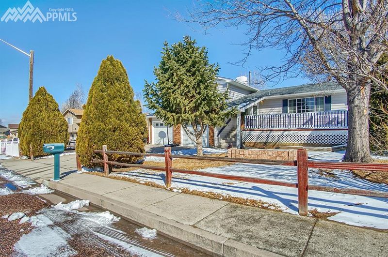 7430 River Bend Rd, Colorado Springs, CO 80911