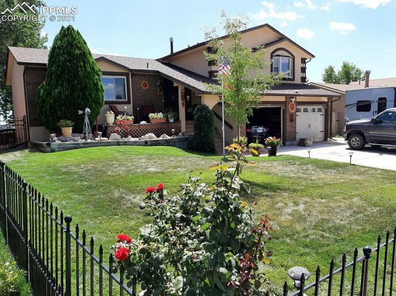7435 Painted Rock Dr, Colorado Springs, CO 80911