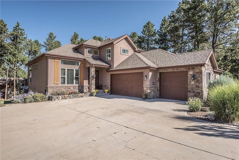 7438 Cameron Dr, Larkspur, CO 80118
