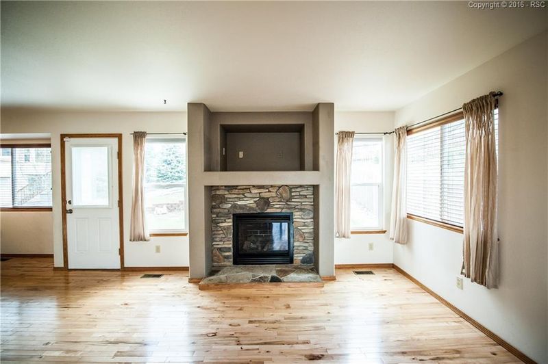 7438 Far Hill Dr, Colorado Springs, CO 80922