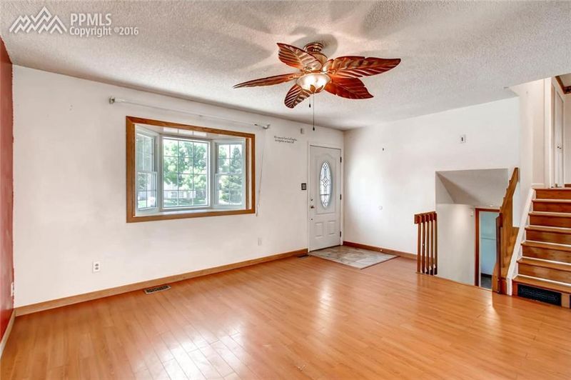 7438 River Bend Rd, Colorado Springs, CO 80911