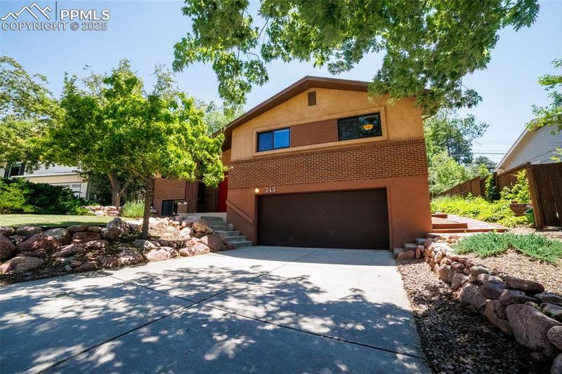 745 Panorama Dr, Colorado Springs, CO 80904