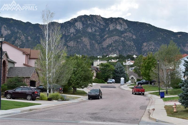 745 Robinglen Ct, Colorado Springs, CO 80906