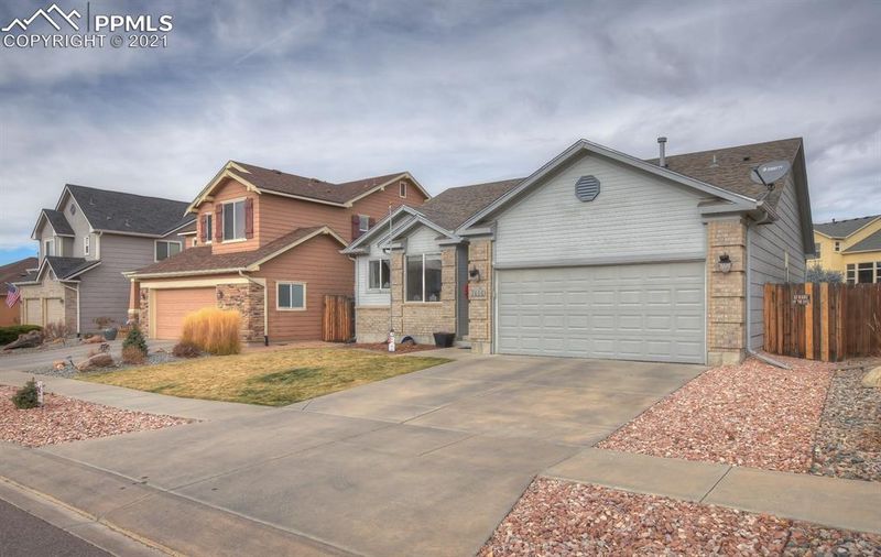 7466 Legend Hill Dr, Colorado Springs, CO 80923