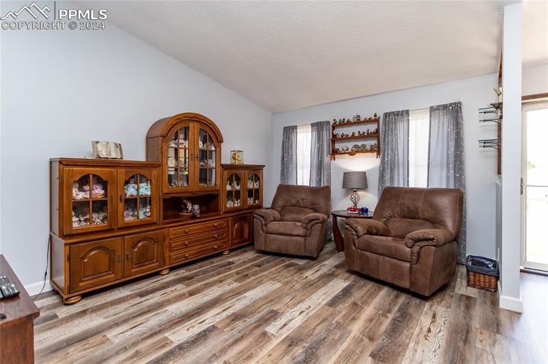 7519 Red Mountain Dr, Colorado Springs, CO 80920