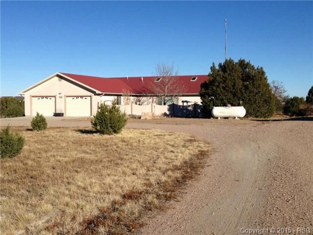 7590 Lakeview Dr, Pueblo, CO 81005