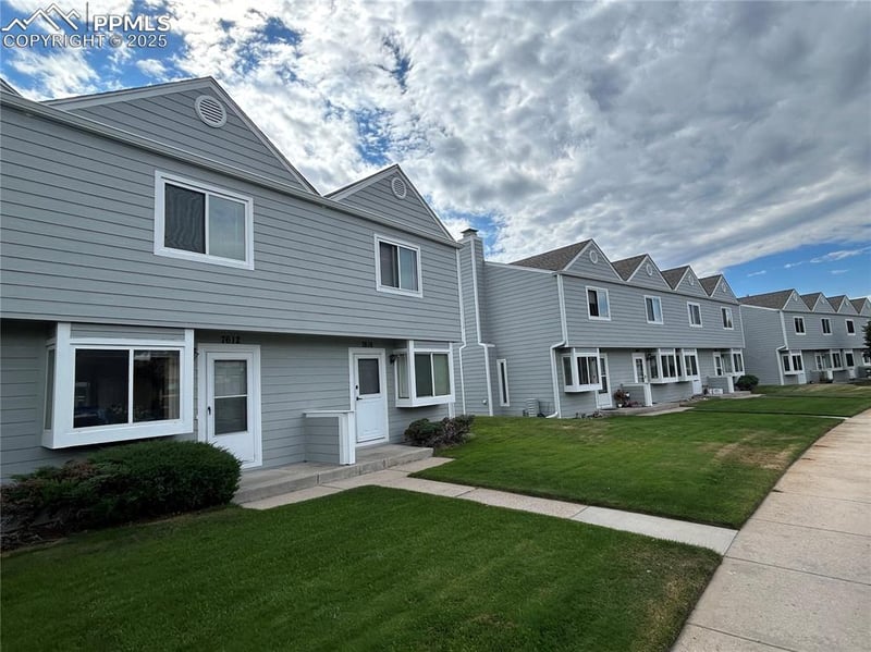 7612 Clover Hill Dr, Colorado Springs, CO 80920