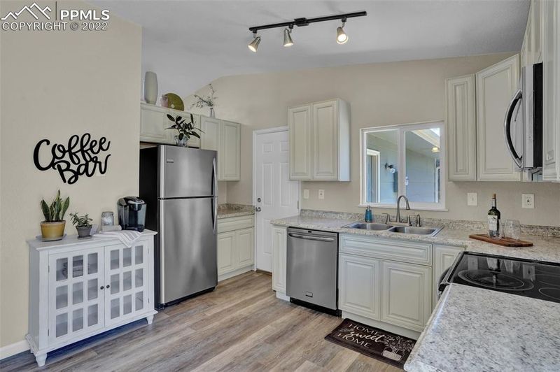 7635 Dawnview Ct, Colorado Springs, CO 80920