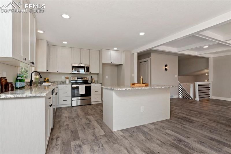 764 W El Portal Dr, Pueblo, CO 81007