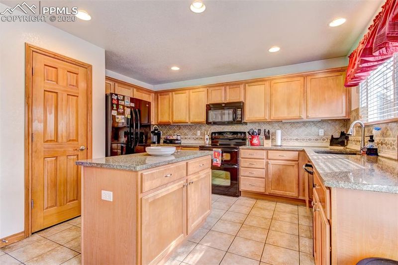 7647 Bentwater Dr, Fountain, CO 80817