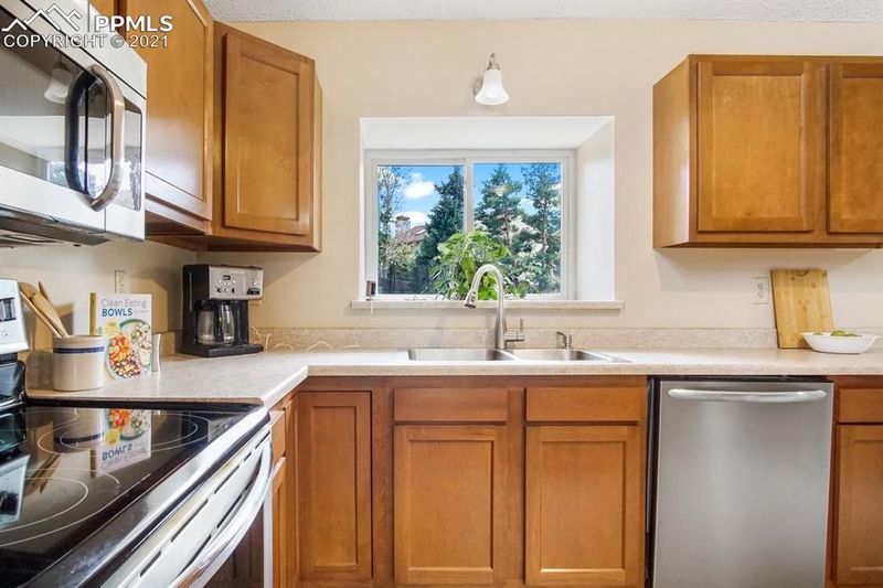 7655 Conifer Dr, Colorado Springs, CO 80920