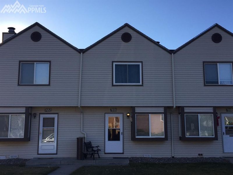7656 Clover Hill Dr, Colorado Springs, CO 80920