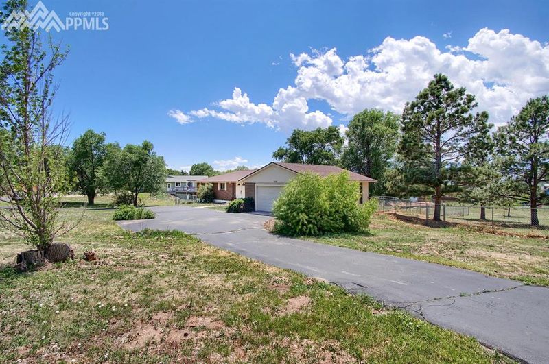 7668 Grashio Dr, Colorado Springs, CO 80920