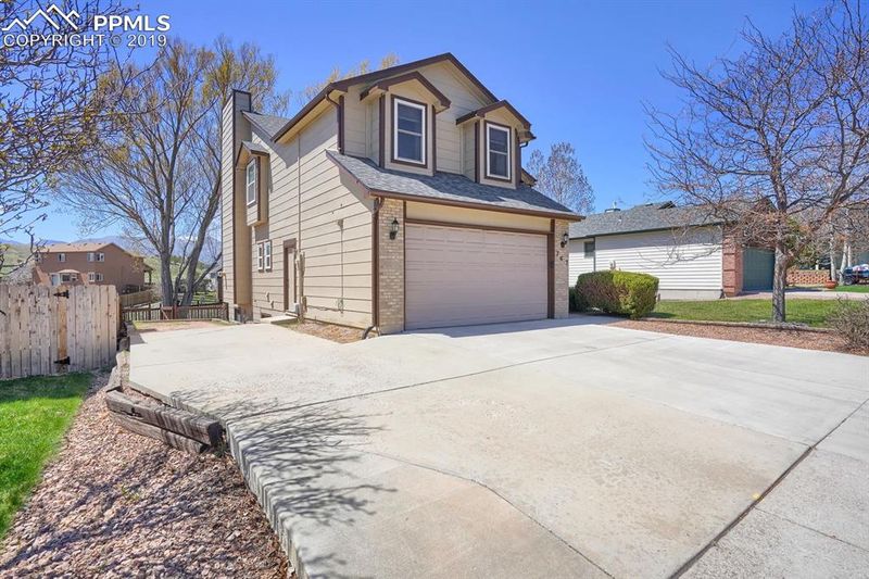 767 Tamarron Dr, Colorado Springs, CO 80919