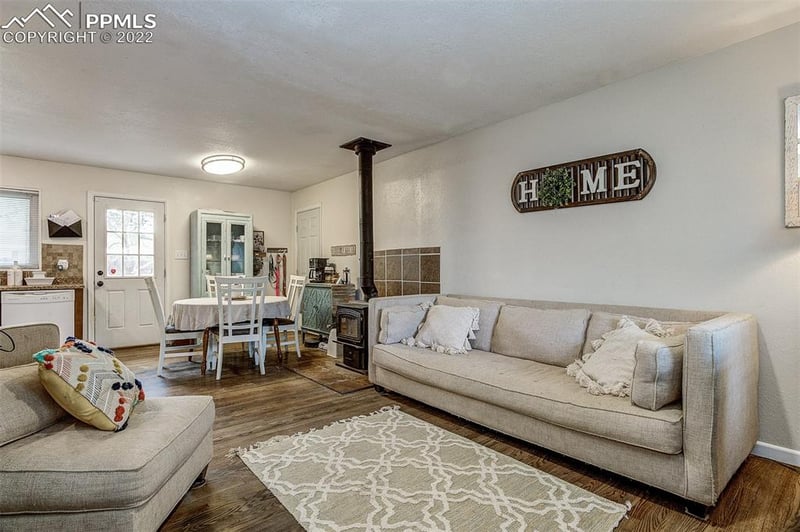 77 Easy St, Colorado Springs, CO 80911