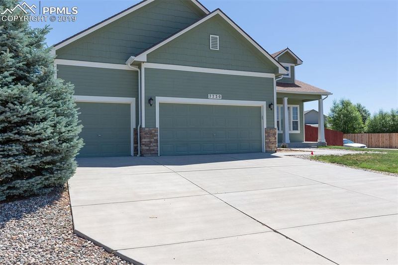 7730 High Gate Dr, Fountain, CO 80817