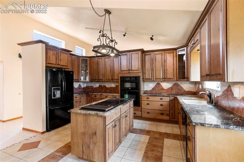 7739 W Pine Bluff Dr, Pueblo, CO 81004