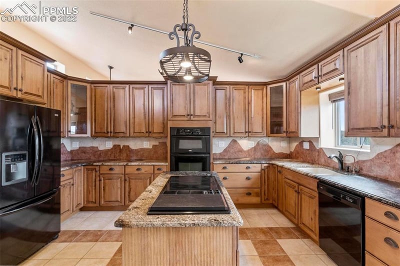 7739 W Pine Bluff Dr, Pueblo, CO 81004