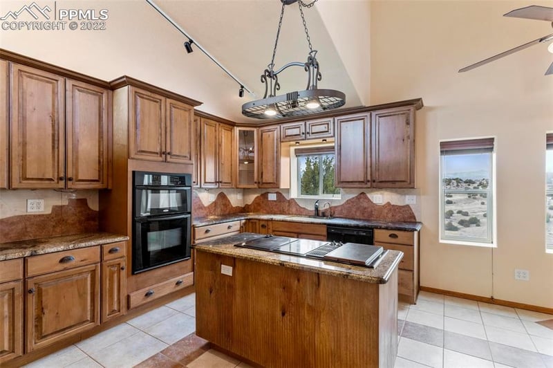 7739 W Pine Bluff Dr, Pueblo, CO 81004