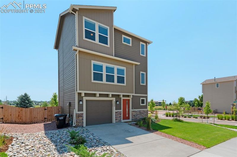 777 Grissom Dr, Colorado Springs, CO 80915